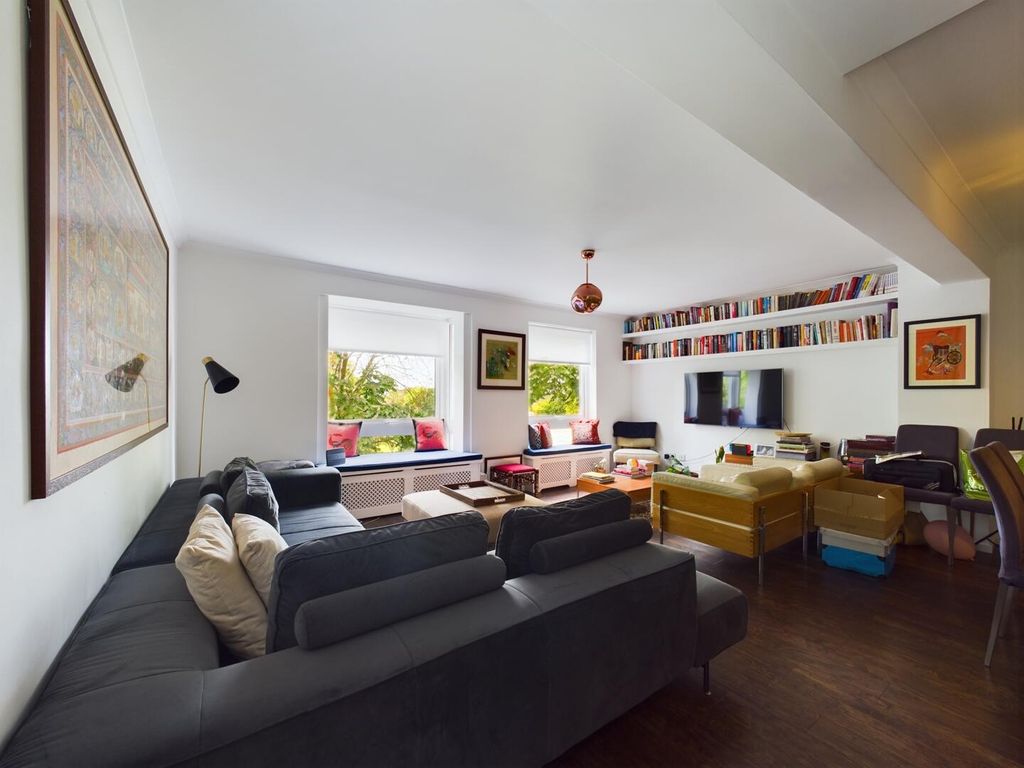 Property photo 1 of 14 Living Room
