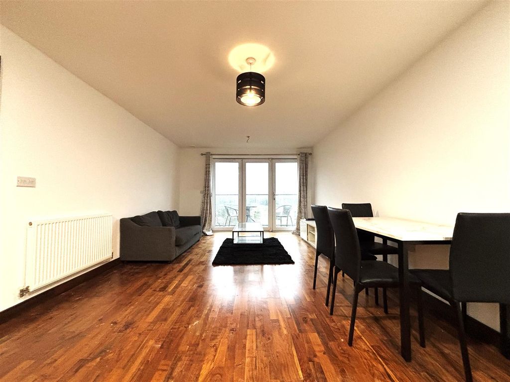 Property photo 3 of 6 Living Room