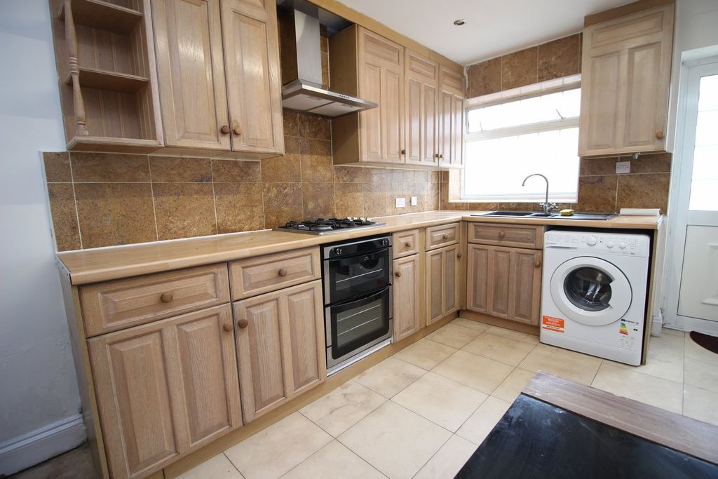 Property photo 1 of 5 Kitchen