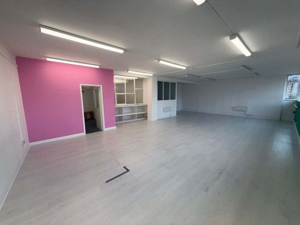 Property photo 3 of 9 Photo 8