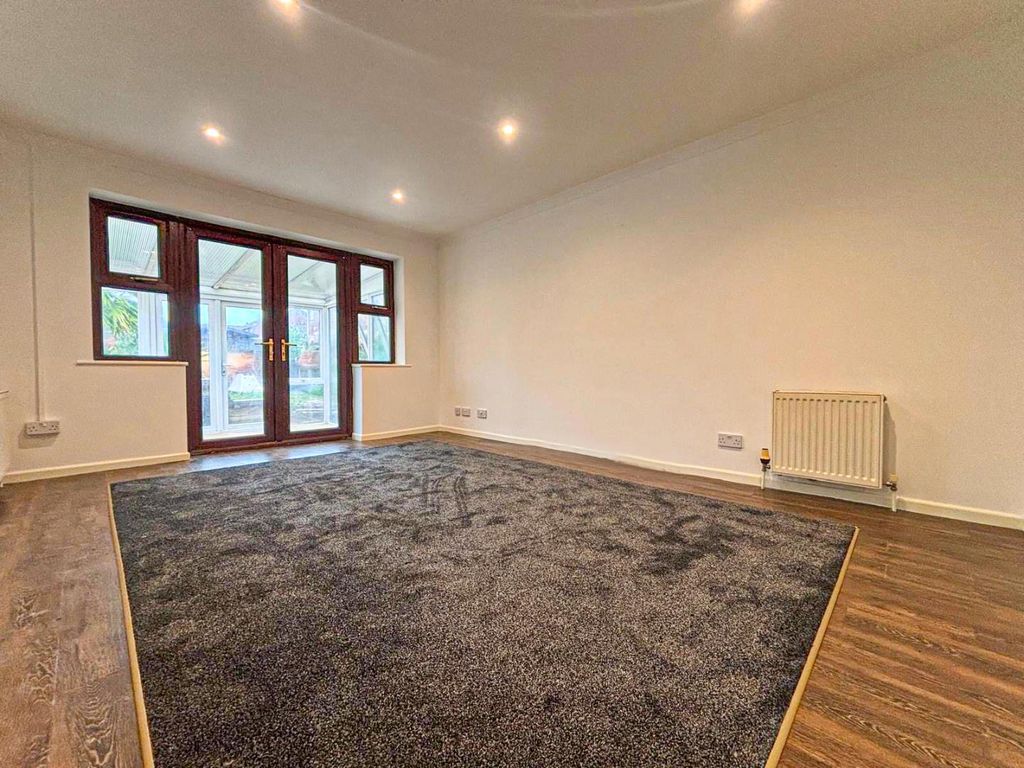 Property photo 3 of 8 Loungedone.Png