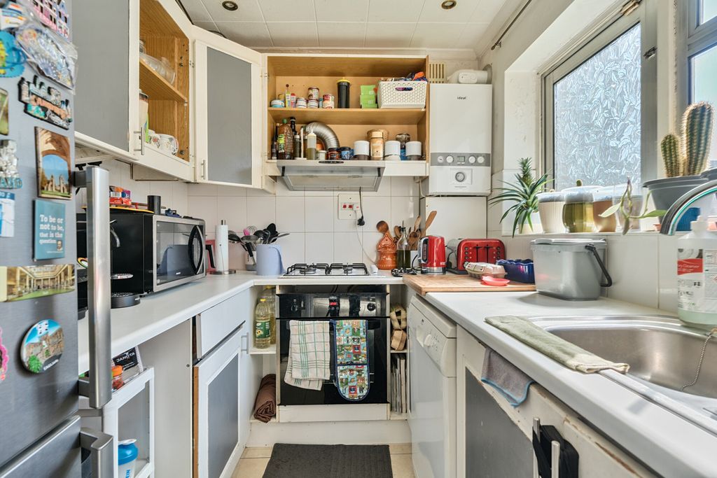 Property photo 2 of 18 Kitchen