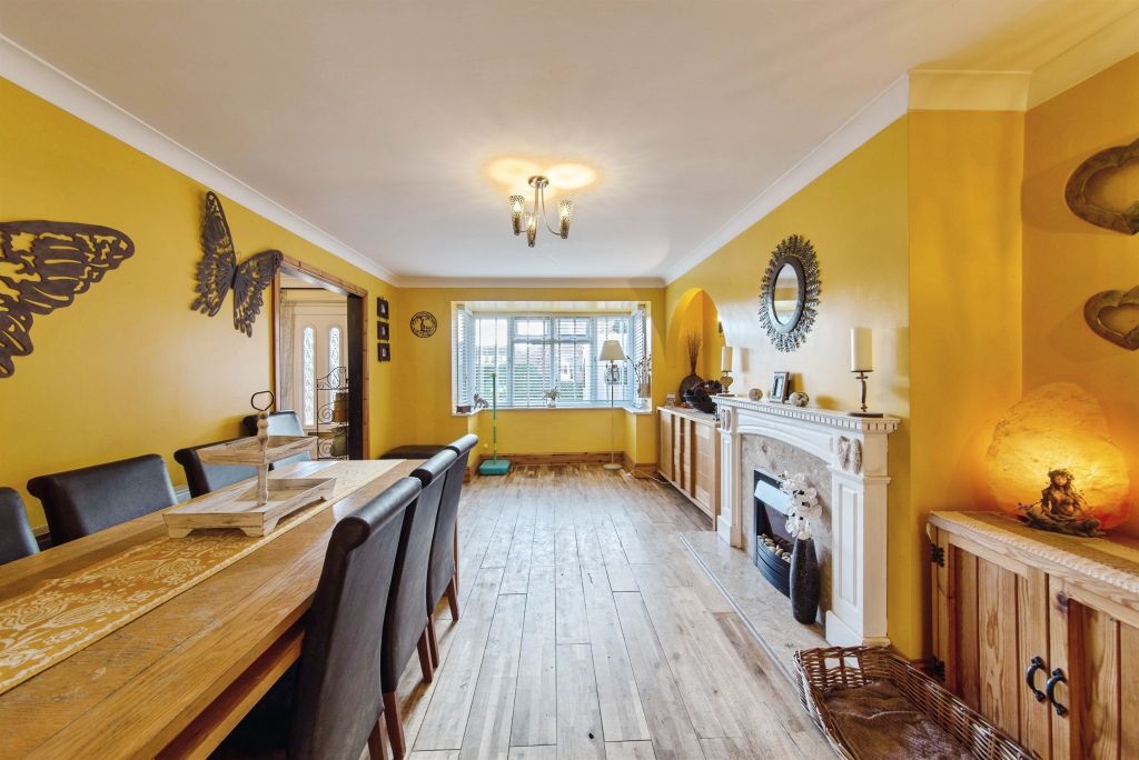 Property photo 2 of 27