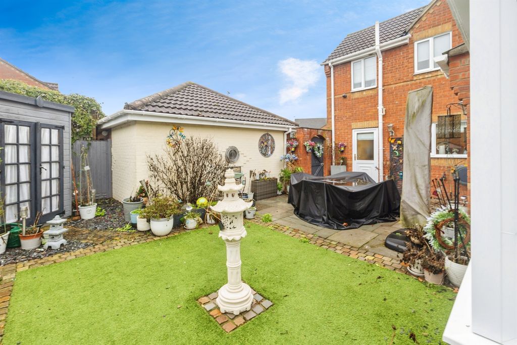 Property photo 2 of 20