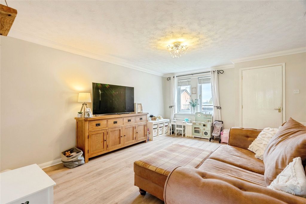 Property photo 2 of 21 Lounge