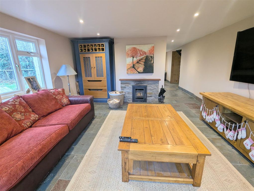 Property photo 3 of 16 Pxl_20251128_140626806~2.Jpg