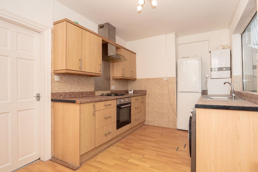 Property photo 2 of 27 Kitchen/Diner