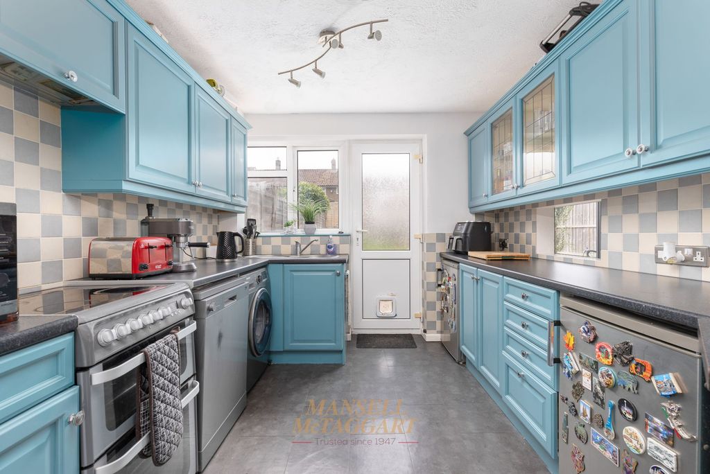 Property photo 2 of 21