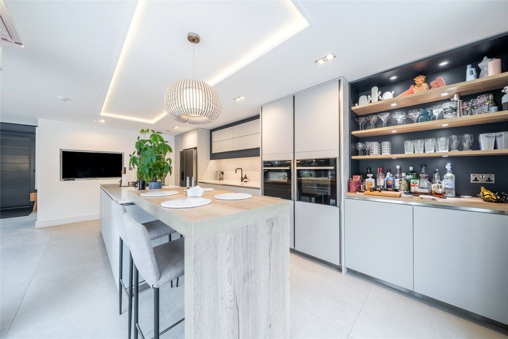 Property photo 3 of 23 Picture No. 04