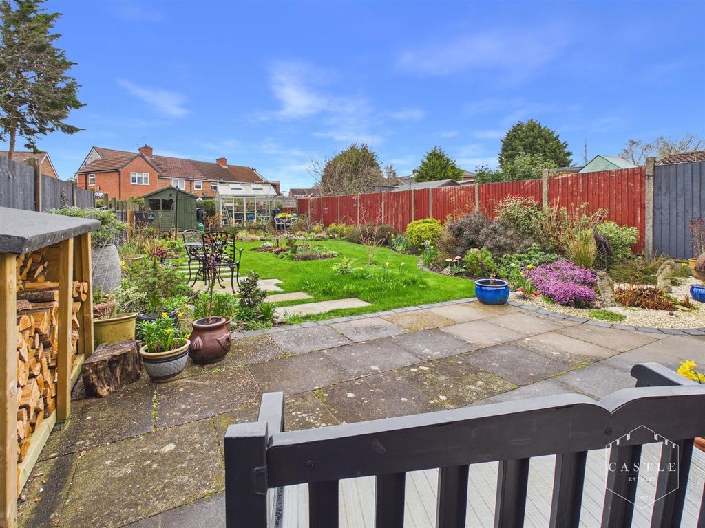 Property photo 2 of 18 Outside