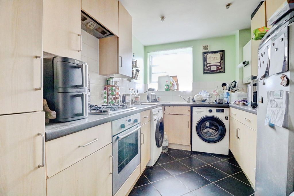 Property photo 3 of 9 Kitchen