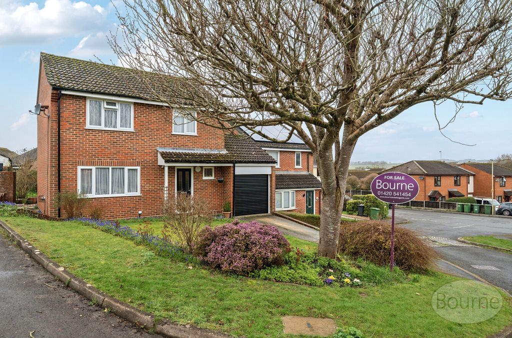 Property photo 1 of 18 E0Ea3F1A-0631-461...