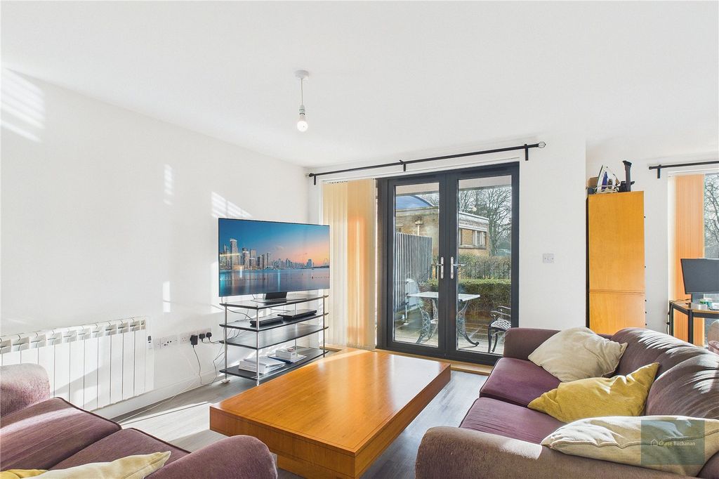 Property photo 2 of 14 Picture No. 16