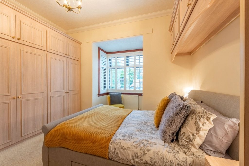 Property photo 2 of 31 Abbey Grange 8959