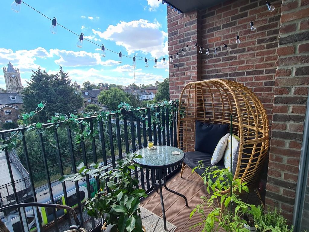 Property photo 2 of 9 Balcony