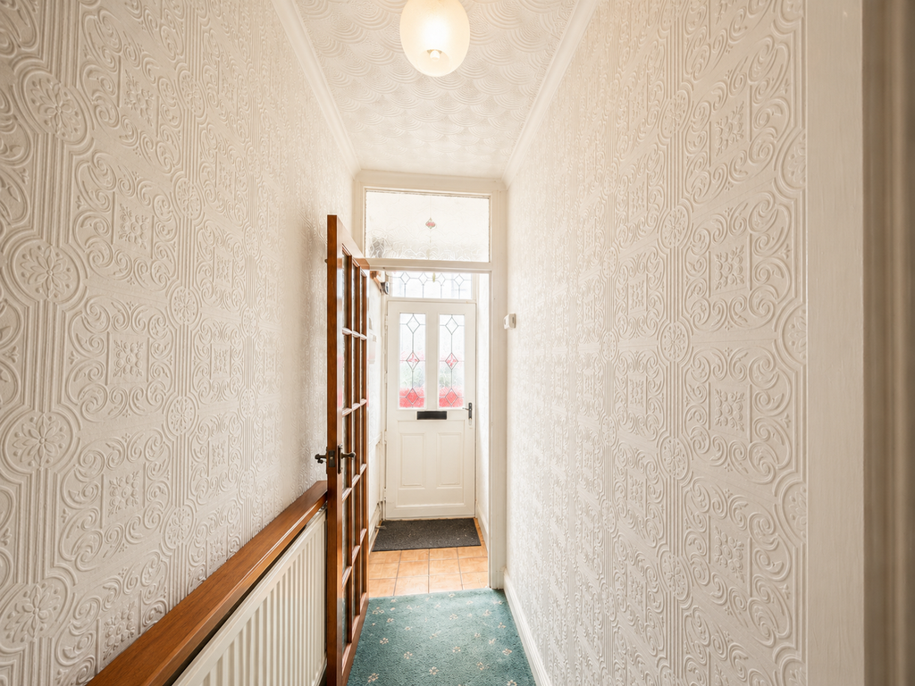 Property photo 2 of 11 Hallway