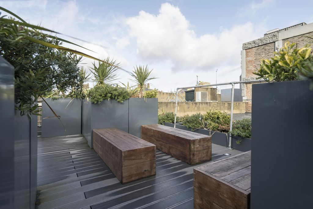 Property photo 2 of 13 Communal Terrace