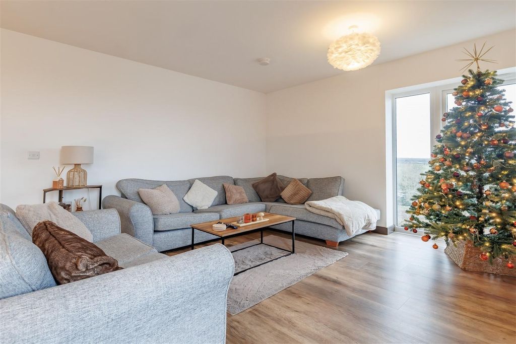 Property photo 2 of 25 80 Godfrey House (10).Jpg