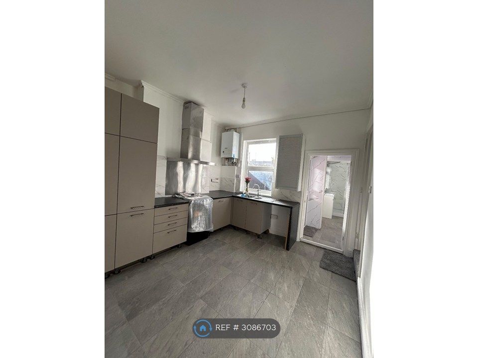 Property photo 1 of 19 Kitchen