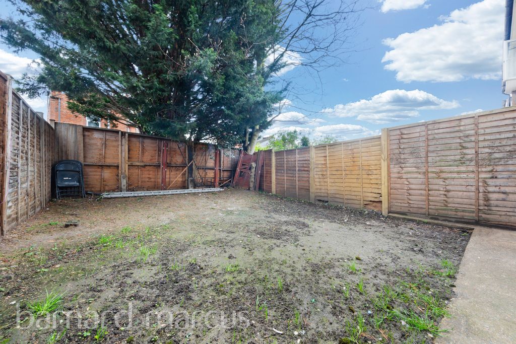 Property photo 2 of 8 Garden