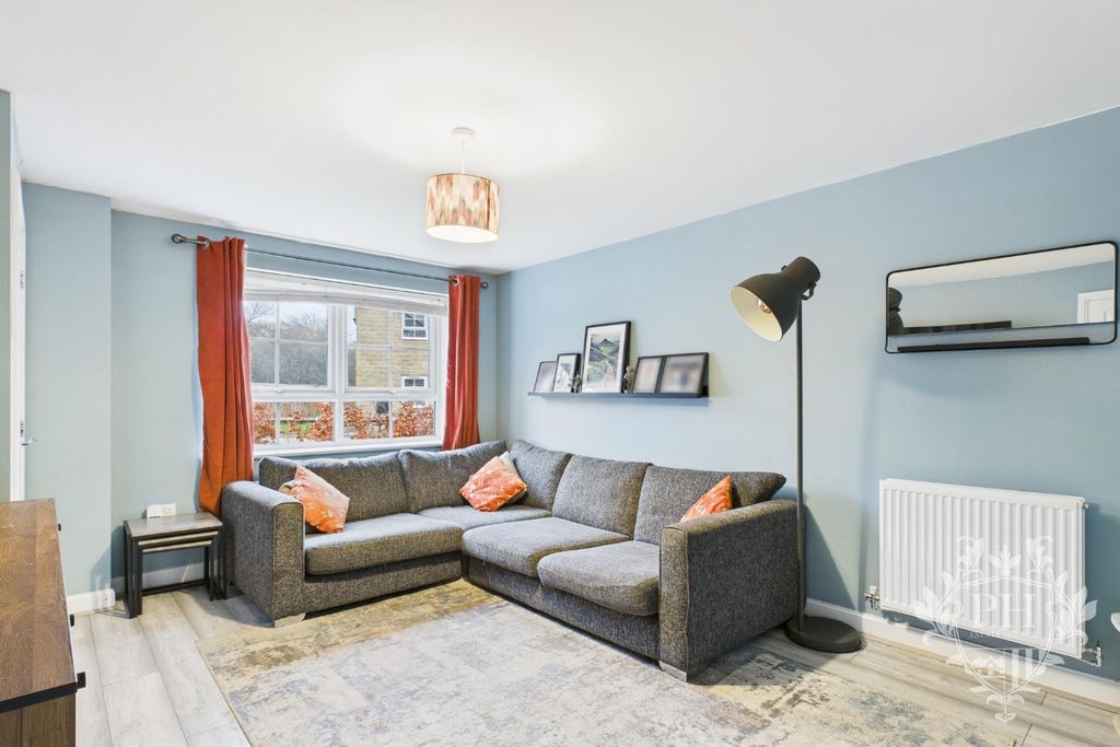 Property photo 3 of 18 Cam02002G0-Pr0239-Still001.Jpg