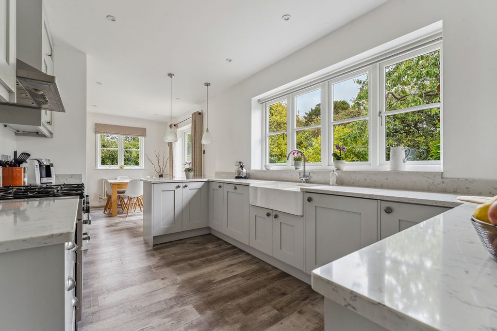 Property photo 2 of 37