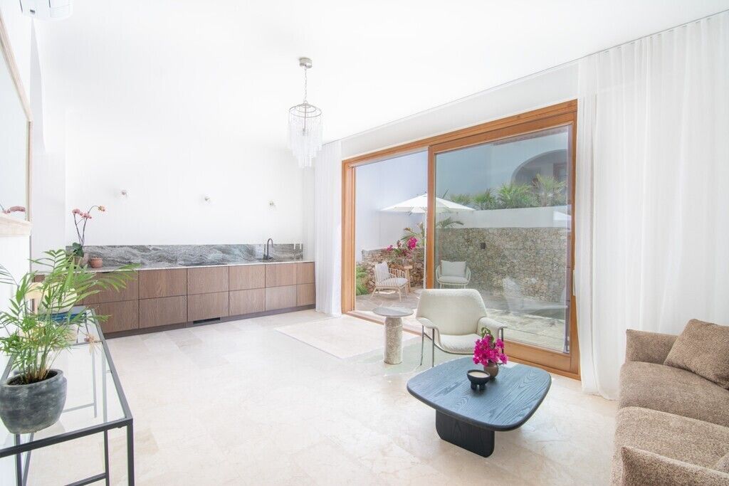 Property photo 2 of 10 Lounge Kitchen