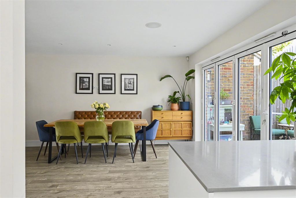 Property photo 3 of 12 The-Harrow-27.Jpg
