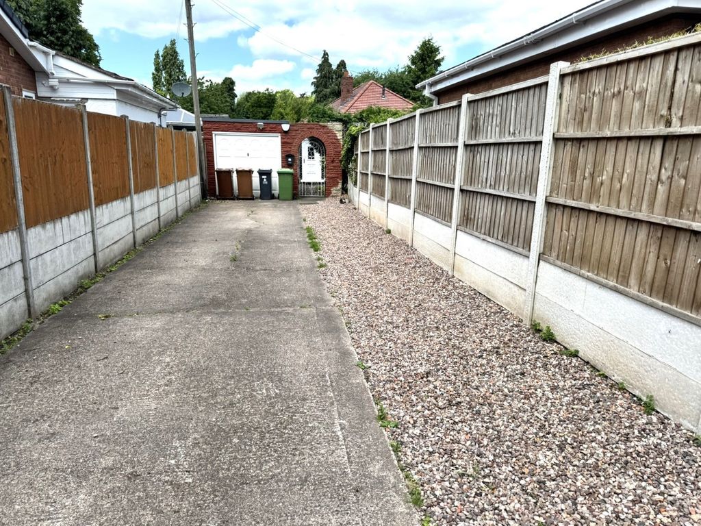 Property photo 2 of 32