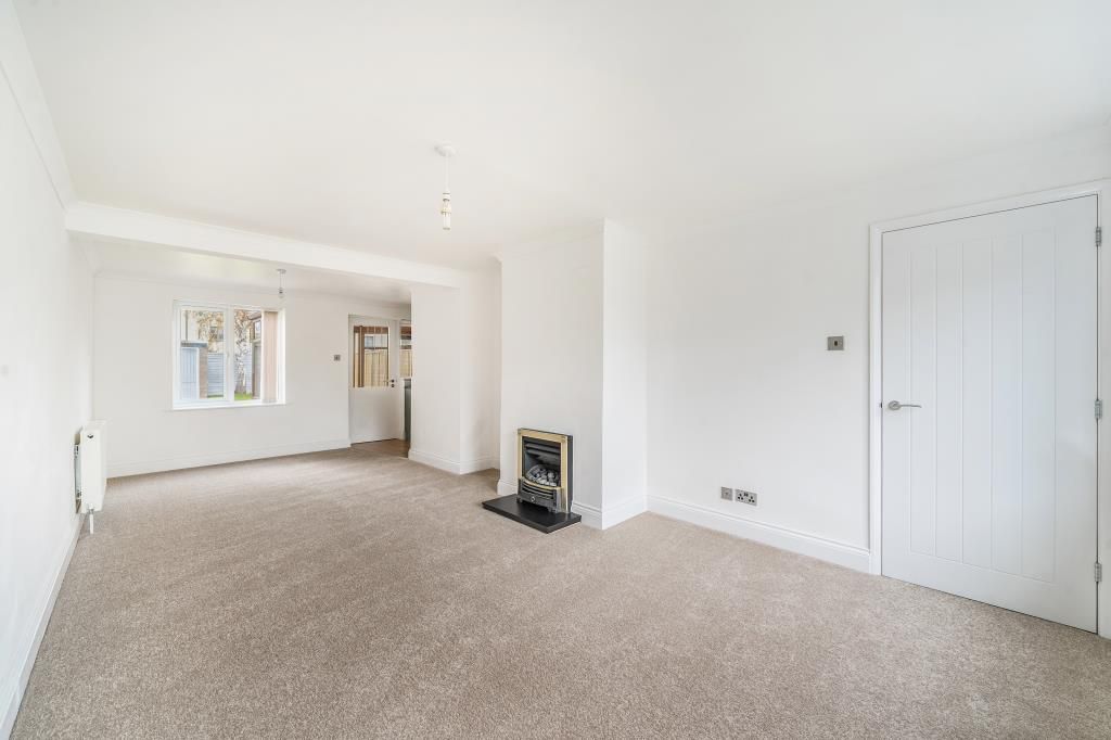 Property photo 2 of 21 Living Room