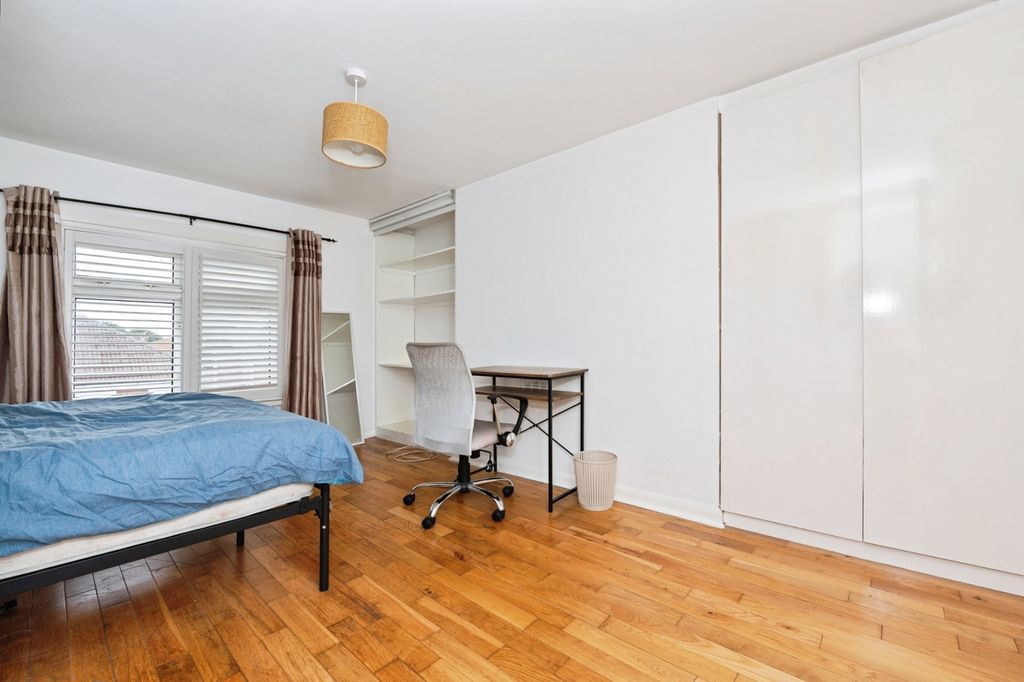 Property photo 3 of 11 Bedroom