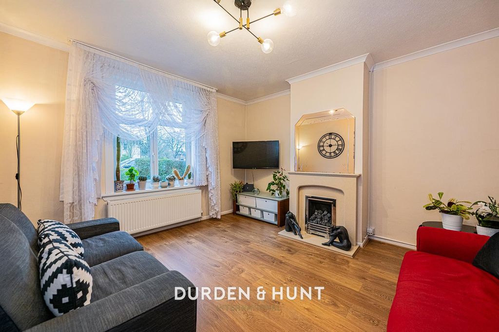 Property photo 2 of 24 Roundway-7.Jpg