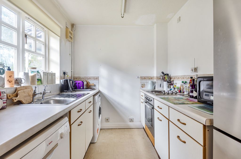 Property photo 3 of 13 Kitchen (Nov 22)