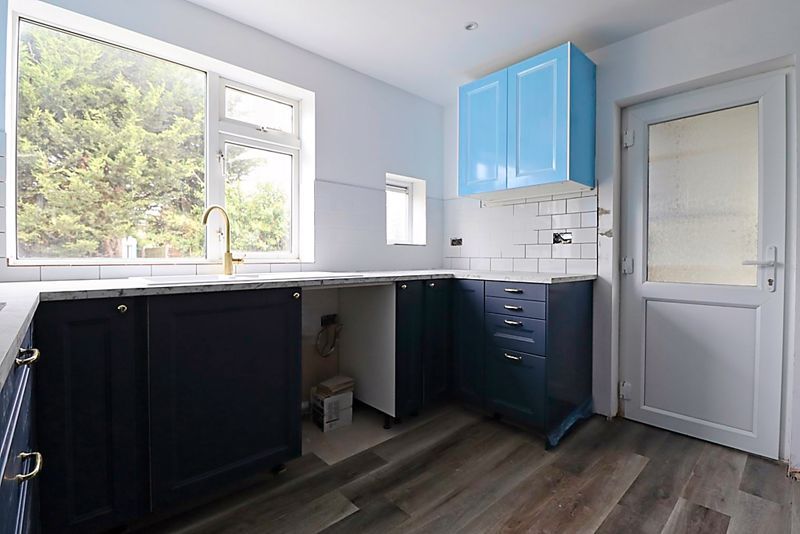 Property photo 3 of 7 Kitchen