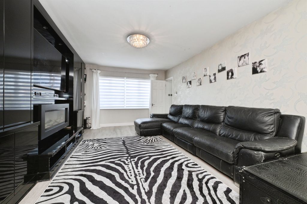 Property photo 2 of 31