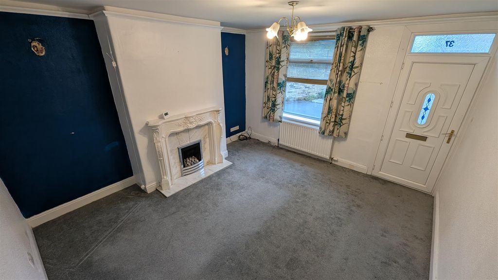 Property photo 3 of 11 Living Room