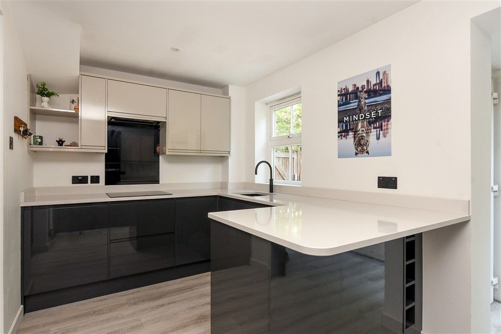 Property photo 3 of 17 Kitchen/Breakfast Room