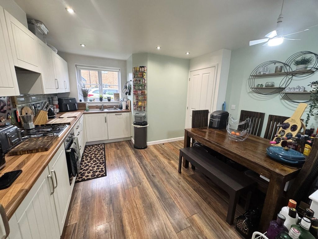Property photo 3 of 15 85Db7068-4Fd6-4Ecd-B0Bf-E78d548Af828