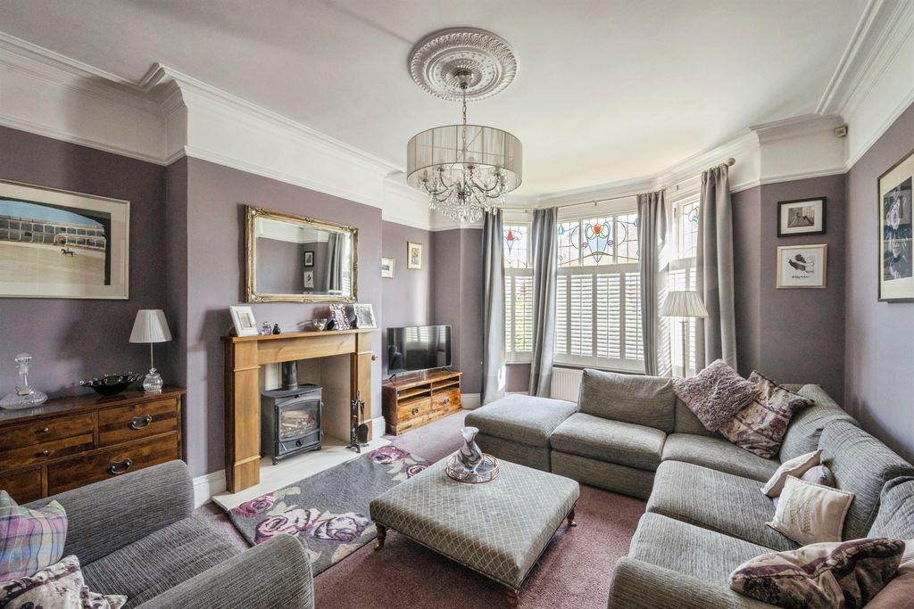 Property photo 2 of 20