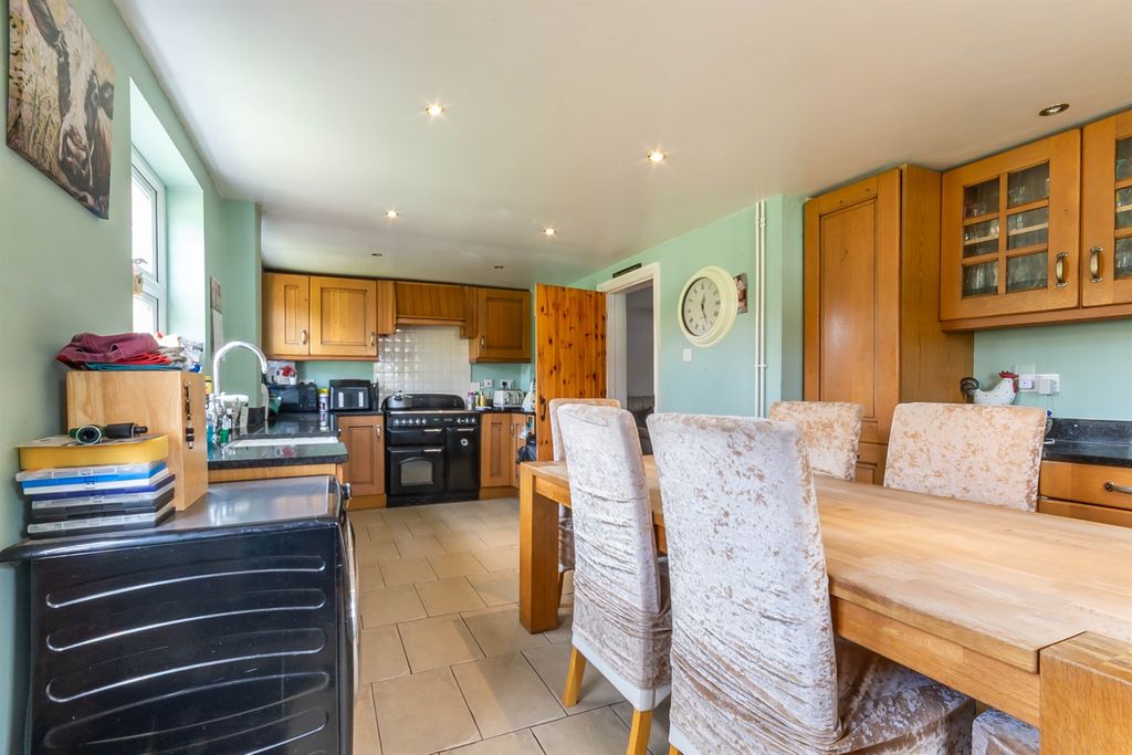 Property photo 3 of 21 Kitchen Diner