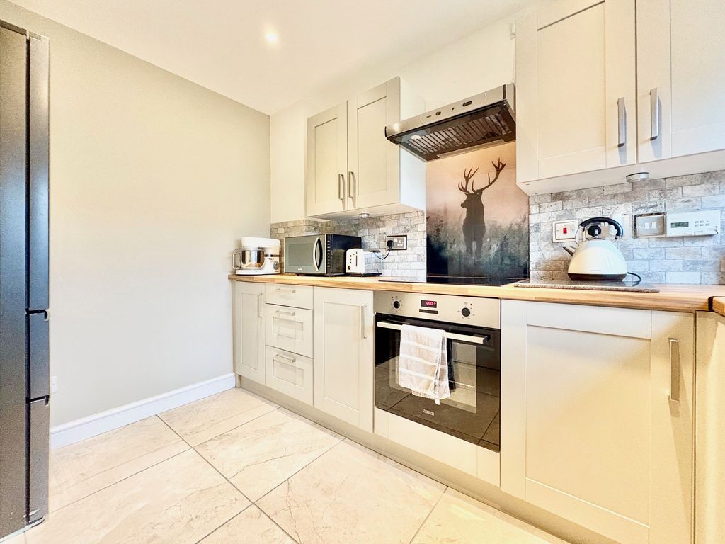 Property photo 3 of 21