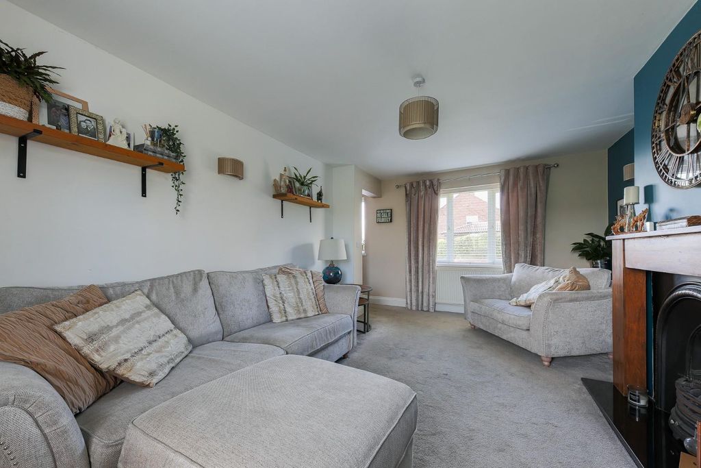 Property photo 3 of 18 Living Room