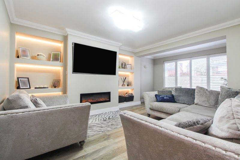 Property photo 3 of 29 Lounge