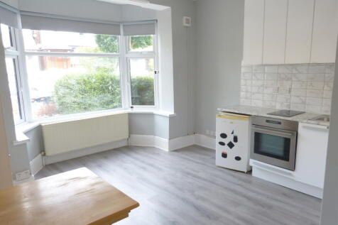 Property photo 1 of 4 Studio For Rent