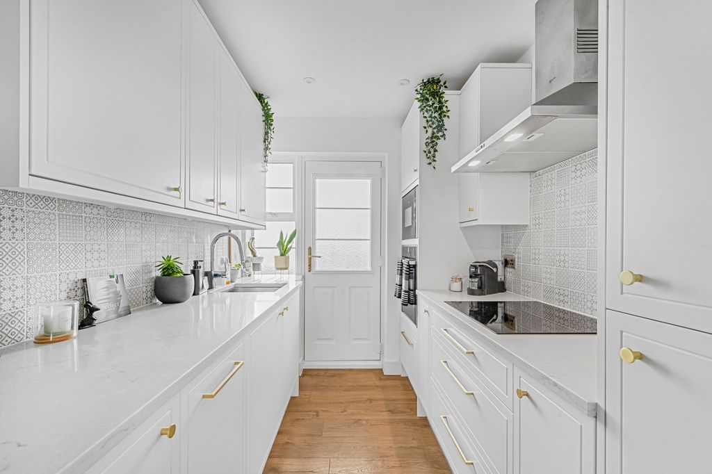 Property photo 3 of 24