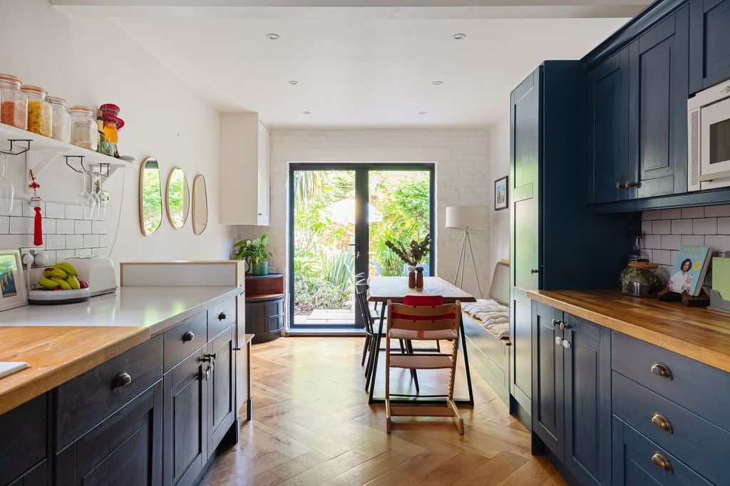 Property photo 3 of 25