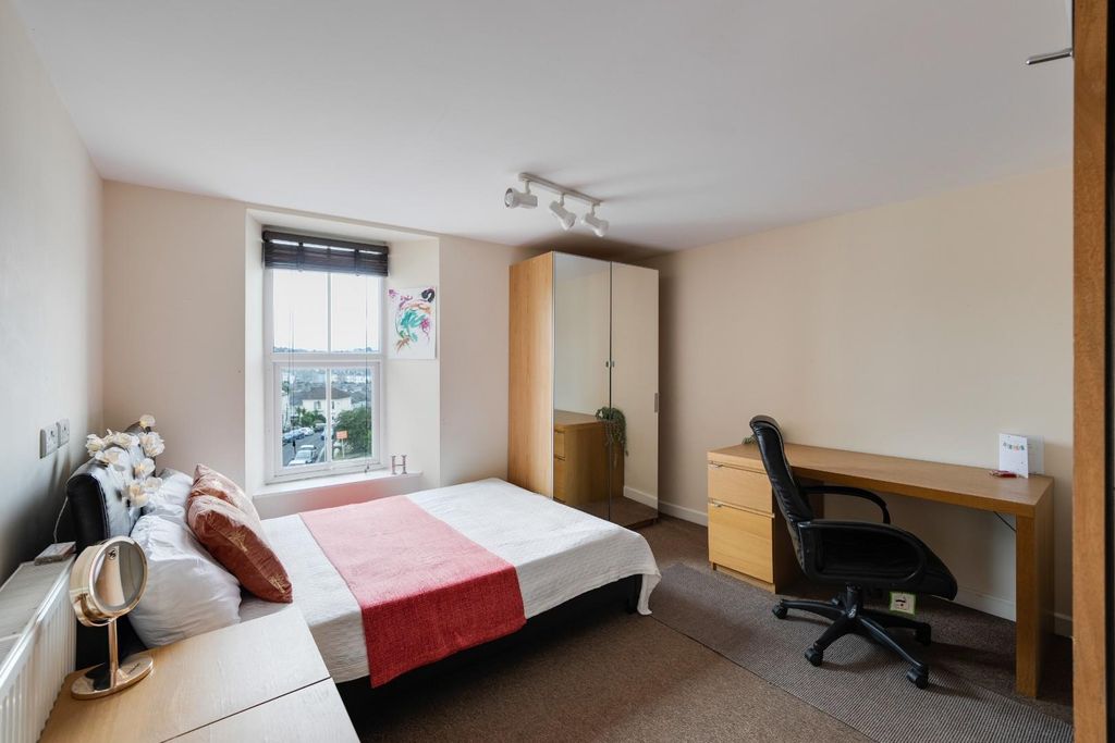 Property photo 2 of 10 Bed 2.Jpg