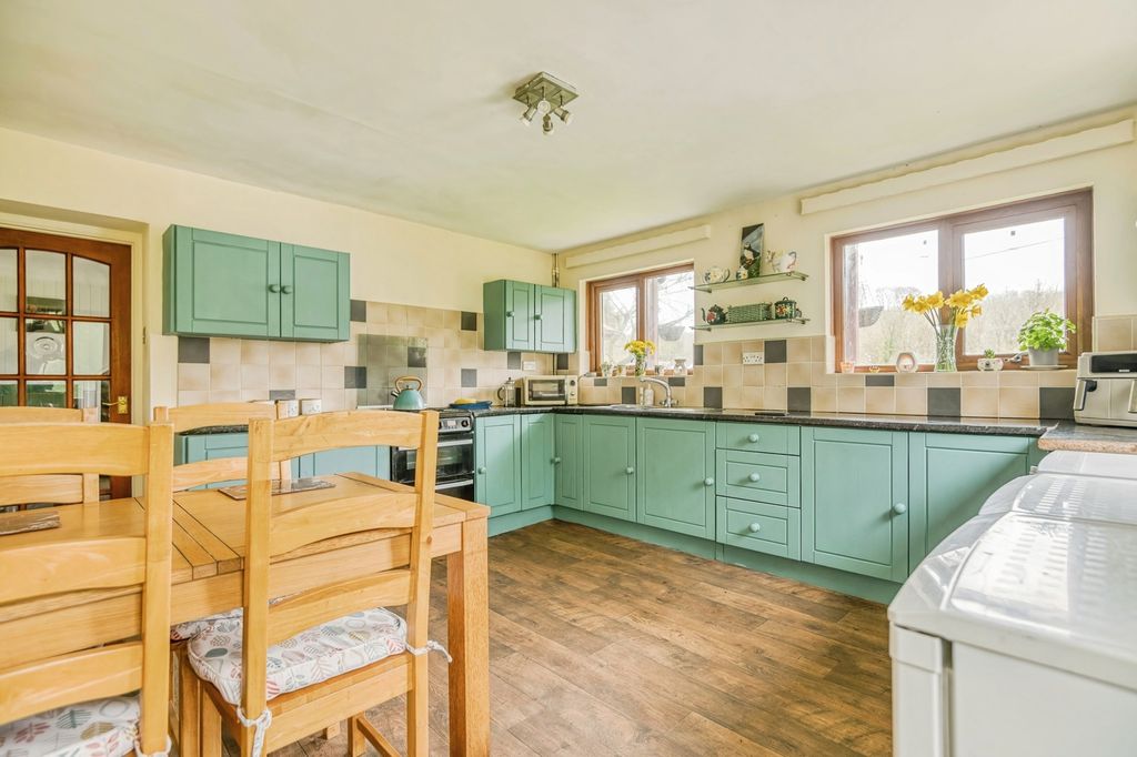 Property photo 3 of 21 Pbox-Img.Jpg