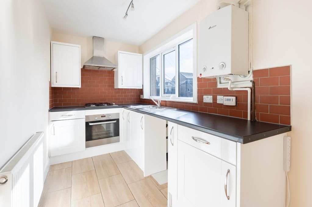 Property photo 2 of 16 Lev1432Pem Kitchen.Jpg