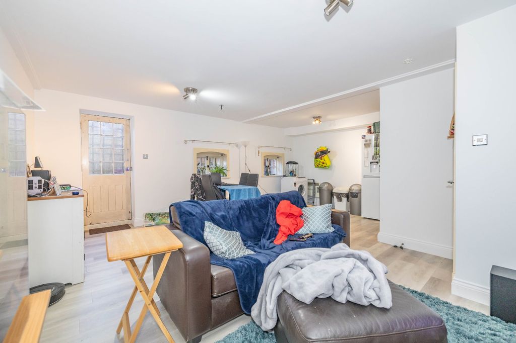 Property photo 3 of 9 Picture 3